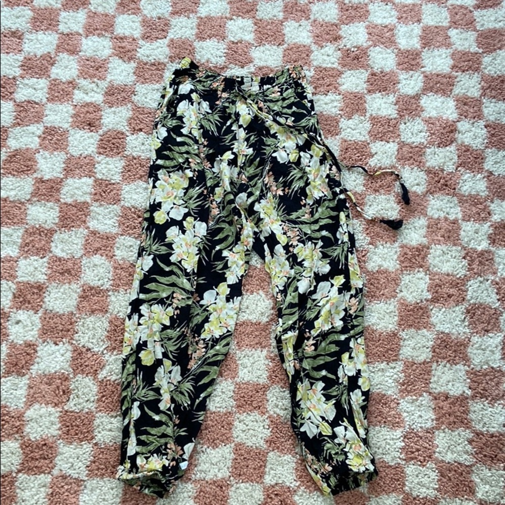Airy floral vacation pants :)